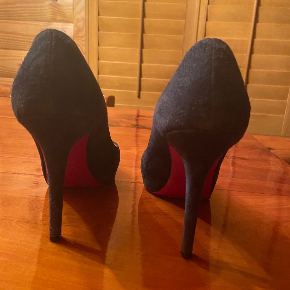 Christian Louboutin - Picture 2 of 6